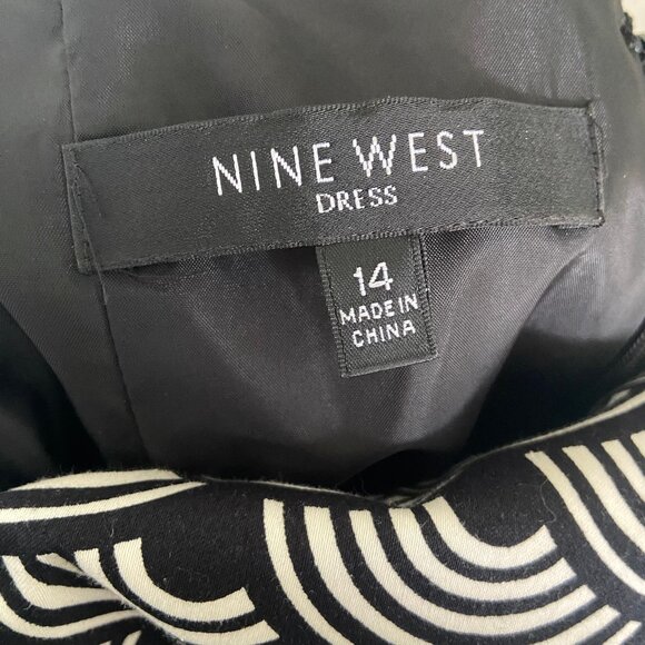 Nine West Double V Fit & Flare Midi Dress Women's 14 Black Geometric Sleeveless - Picture 4 of 10